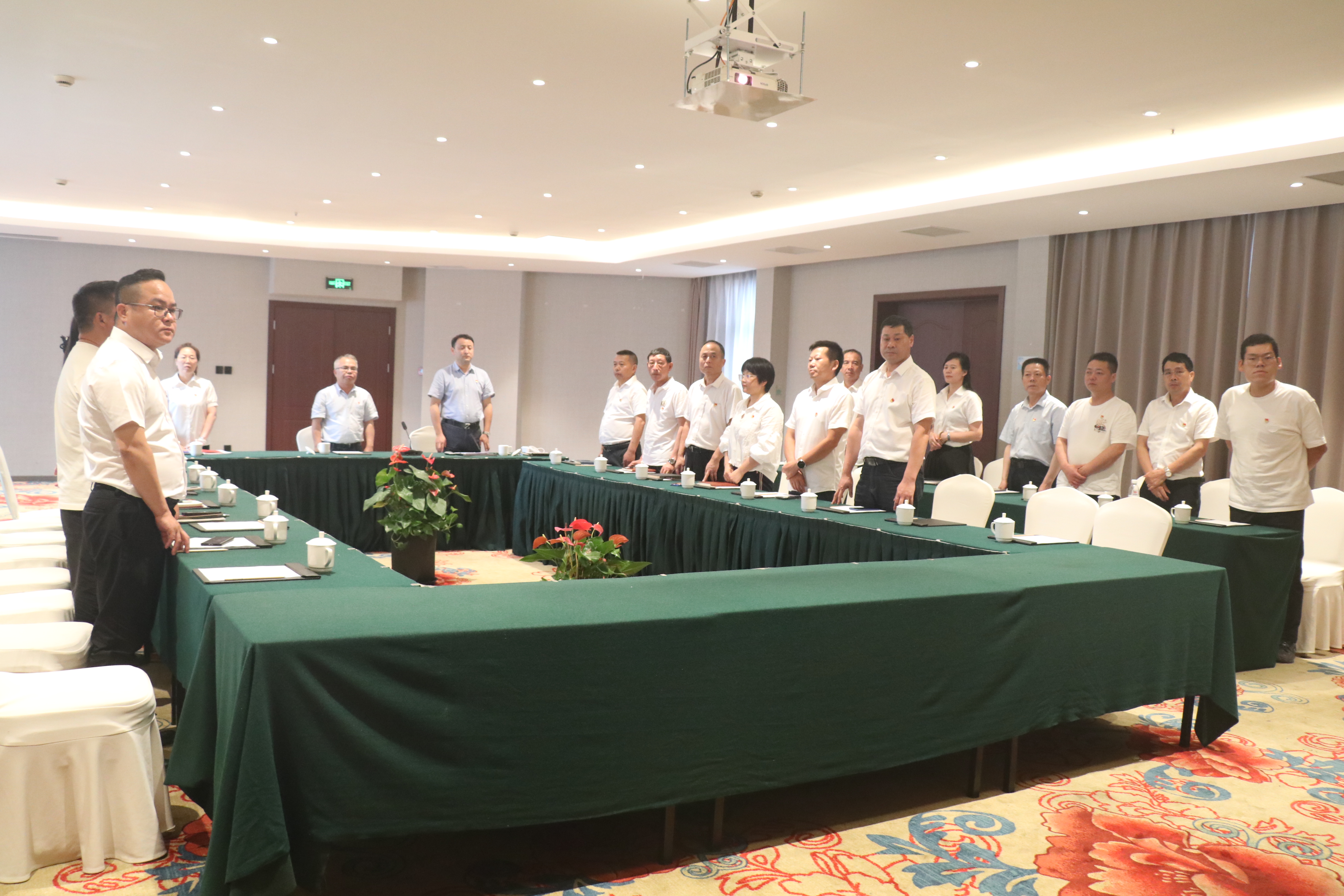 圣效公司黨委舉辦“七一”主題黨課